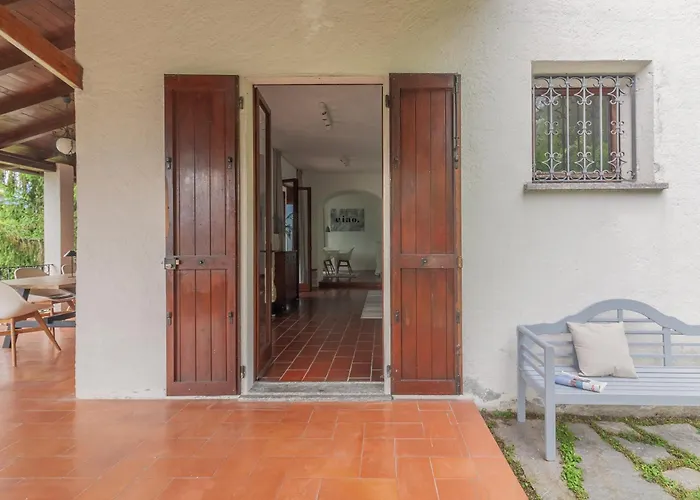 Bianca Lierna Villa *